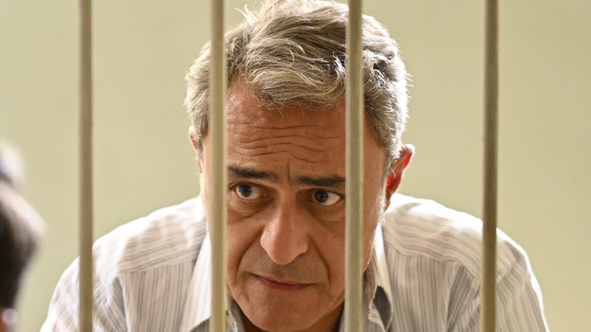 Θανάσης Κουρλαμπάς