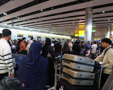 Επιβάτες στο αεροδρόμιο Χίθροου του Λονδίνου