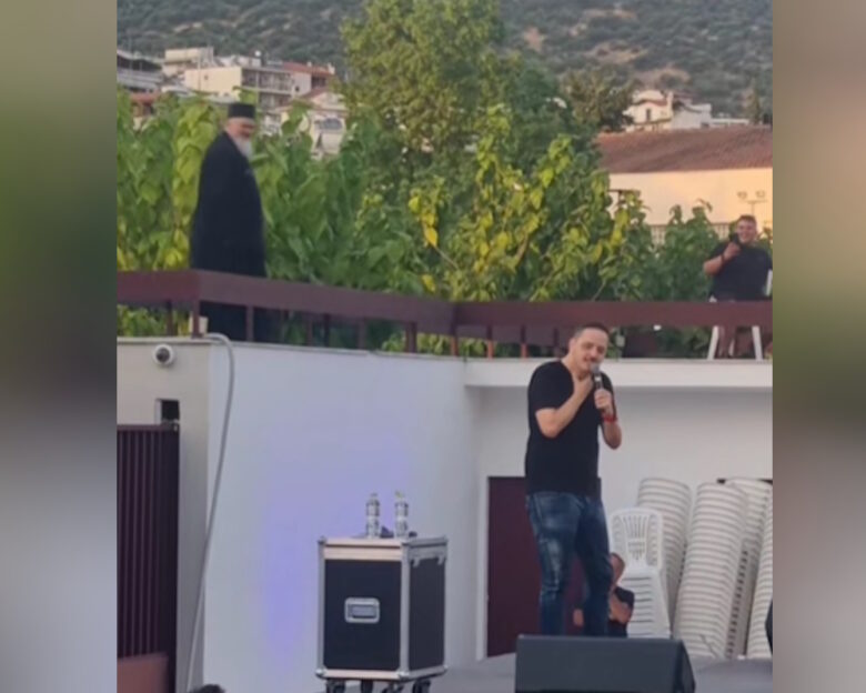 Αλέξανδρος Τσουβέλας: Viral η παράστασή του στην Στυλίδα – Τραγούδησε σε παππά το soundtrack του «Ιησού από τη Ναζαρέτ»