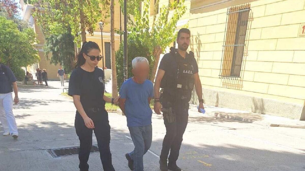Προφυλακίζεται ο 62χρονος για τη φωτιά κοντά στο Κολλέγιο Αθηνών – «Δεν έχω βάλει τις φωτιές»