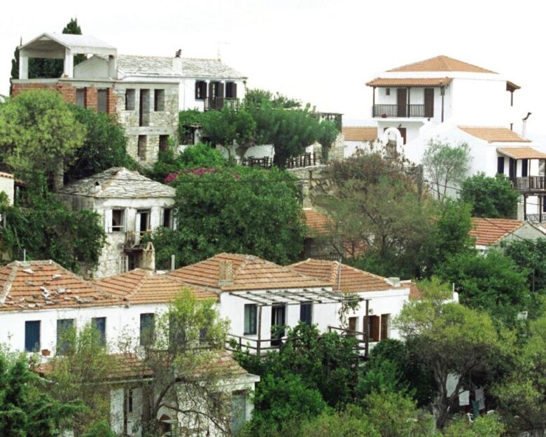 Αλόννησος: «Με χτύπησε και παρουσιάζεται ως θύμα», λέει ο δήμαρχος για τον 70χρονο που του έριξε κουτουλιά