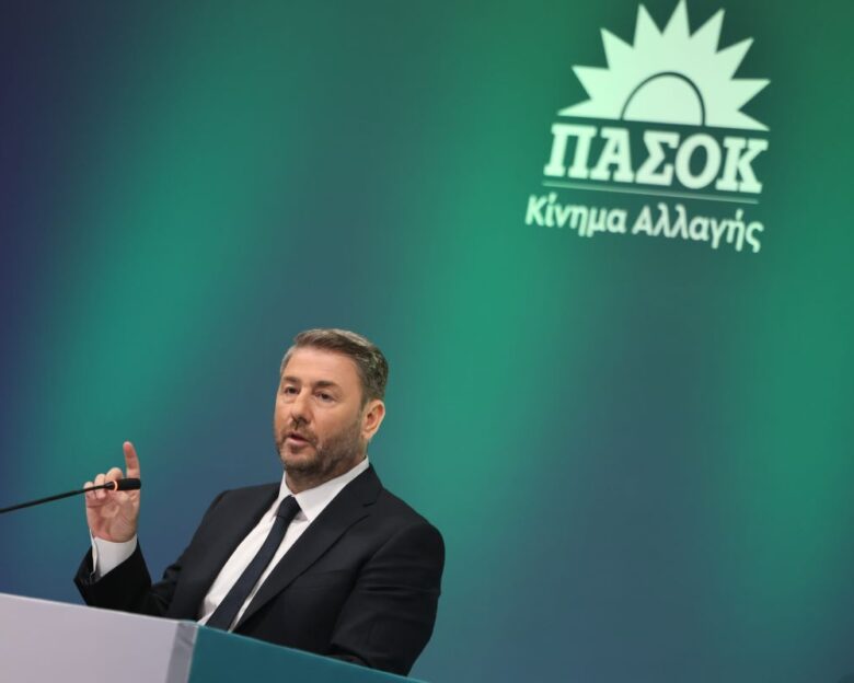 Το ΠΑΣΟΚ συνεχίζει το «σκληρό ροκ» κατά της κυβέρνησης – «Η αντίστροφη μέτρηση για την αλλαγή έχει αρχίζει»