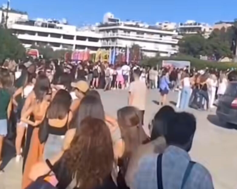 Άννα Βίσση: Κοσμοσυρροή έξω από το Καλλιμάρμαρο για τη συναυλία της τραγουδίστρια – Βίντεο με τις ουρές του κόσμου