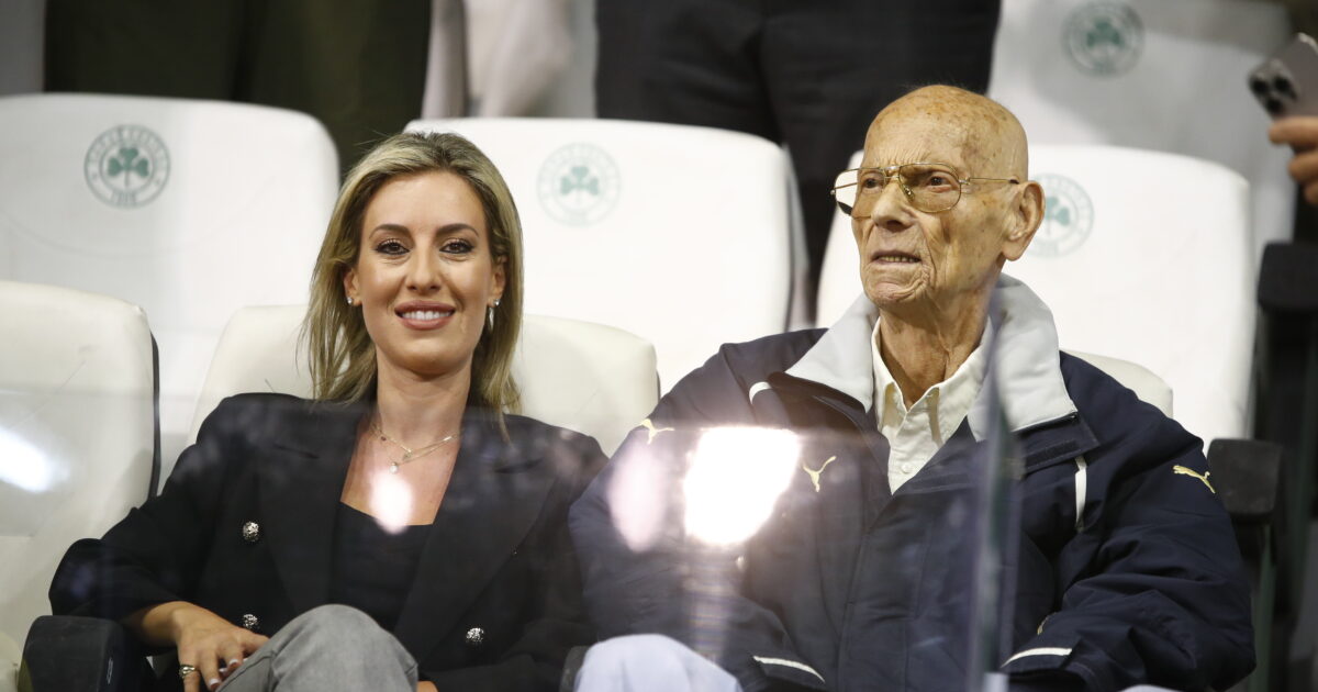 Antonis Antoniadis with Popi Domazou on Panathinaikos – Olympiacos Avenue