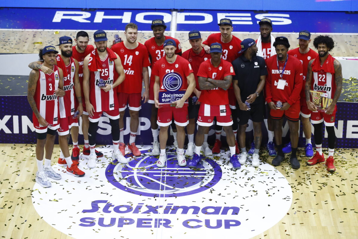 Η απονομή του Super Cup στον Ολυμπιακό (ΣΤΕΛΙΟΣ ΣΤΕΦΑΝΟΥ