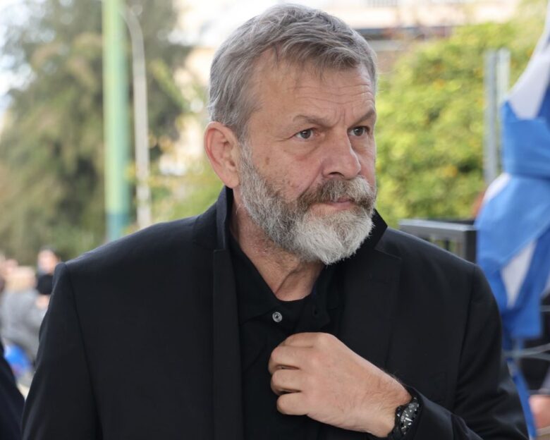 Απόστολος Γκλέτσος για τη γνωριμία του με κατηγορούμενο στην κρητική μαφία: «Πέφτω από τα σύννεφα, υπηρετήσαμε στους αλεξιπτωτιστές»