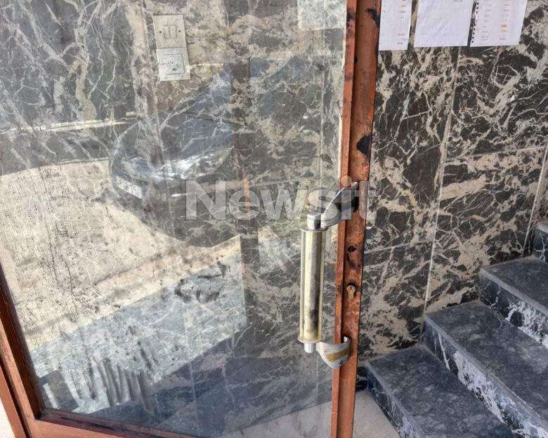 Λούτσα: «Ξυπνήσαμε και είδαμε αίματα παντού» λέει ο γείτονας του 65χρονου που μαχαιρώθηκε στο πόδι