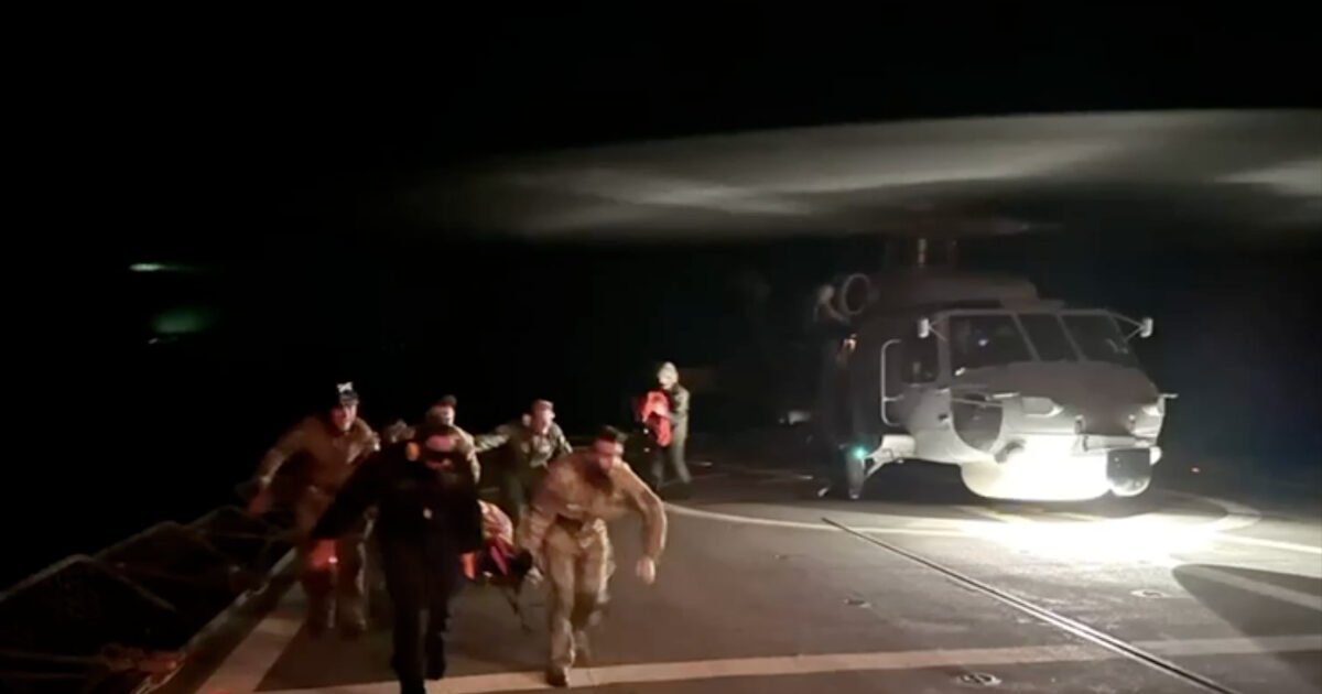 Greek and French frigate “ASPIDES” company saved the crew of the Dutch ship hit by the Houthi -video from the rescue