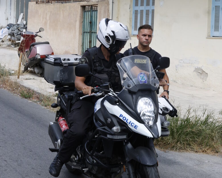 Καλλιθέα: Αστυνομικός τραυματίστηκε σε καταδίωξη 16χρονου που οδηγούσε κλεμμένη μηχανή