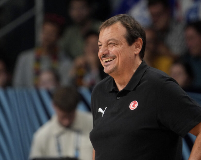 Ο Εργκίν Αταμάν αποθεώθηκε από τη FIBA, μετά την πρόκριση στον τελικό του Eurobasket 2025