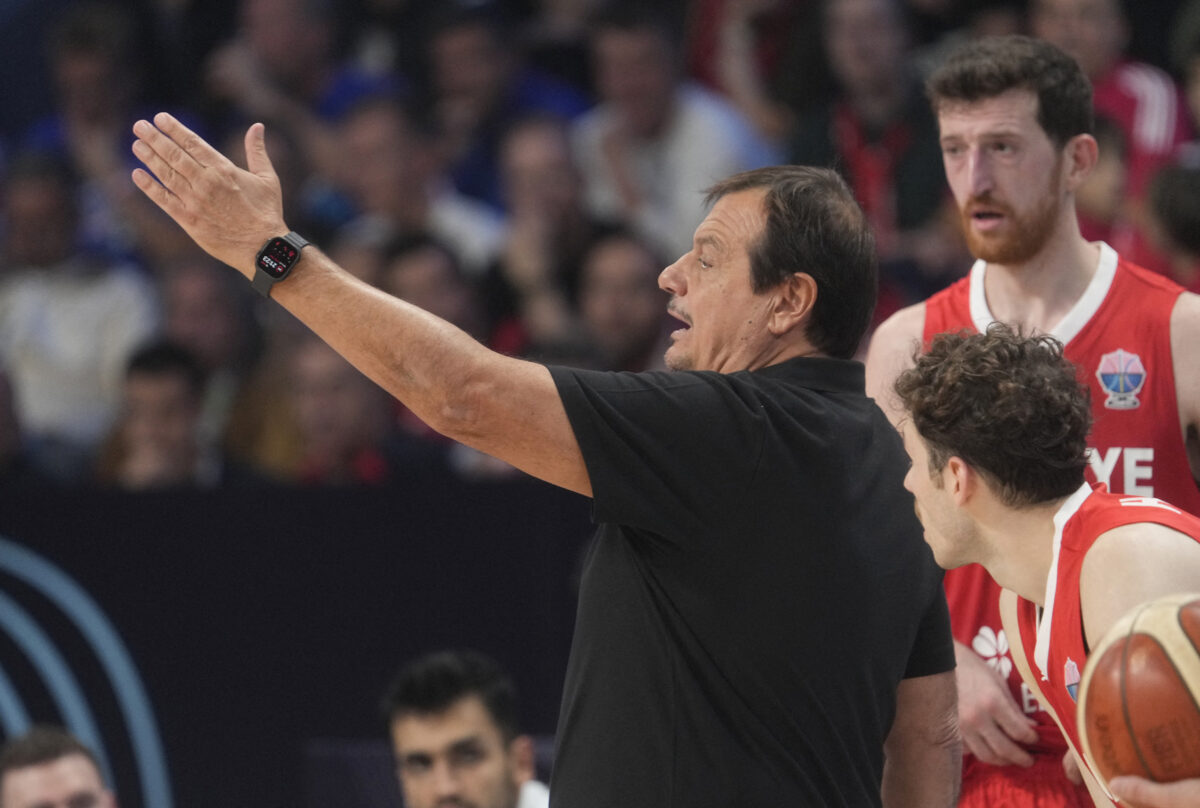 Ο Εργκίν Αταμάν στον πάγκο της Τουρκίας