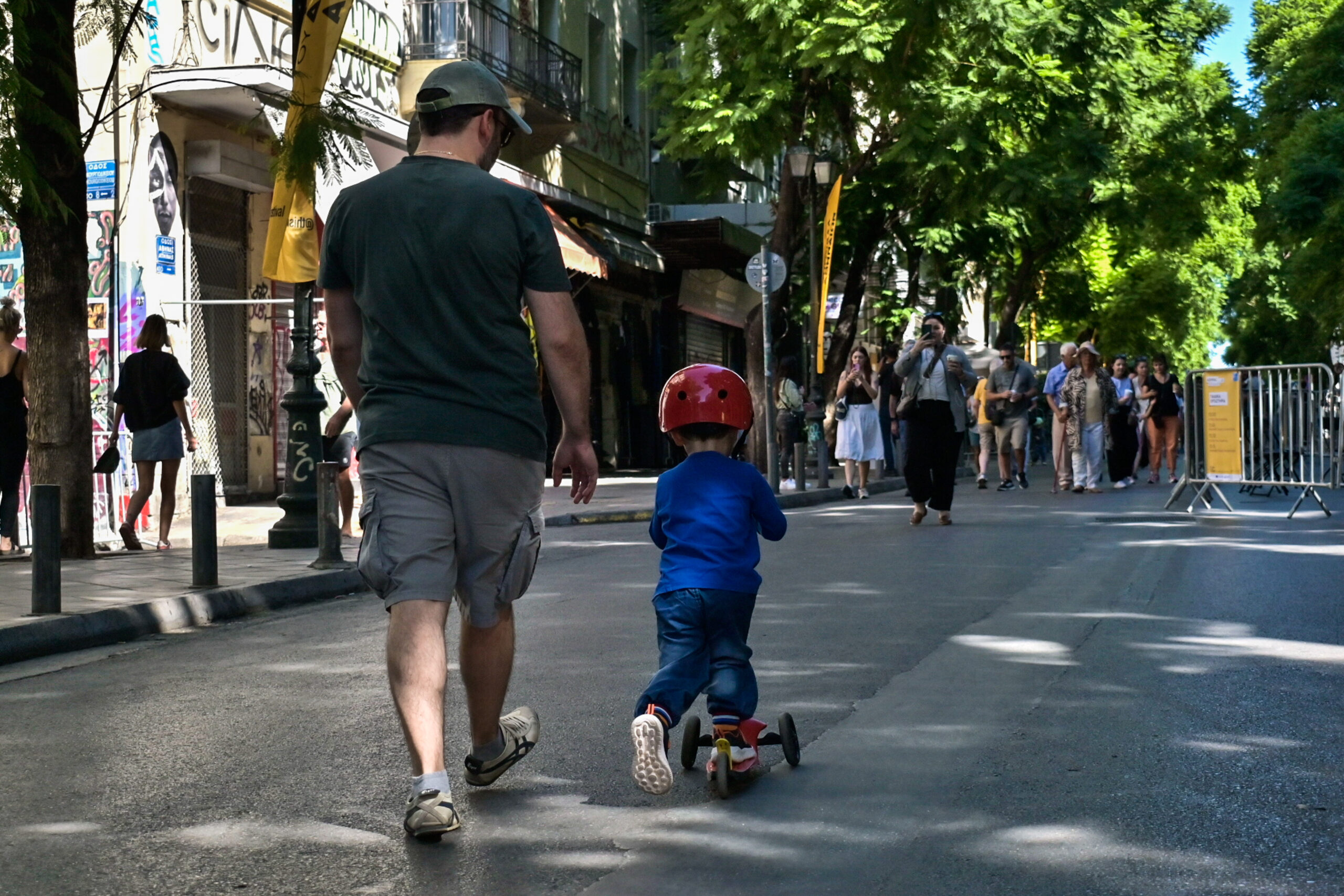 Πολίτες στην οδό Αθηνάς για τις εκδηλώσεις της Ημέρας χωρίς αυτοκίνητο