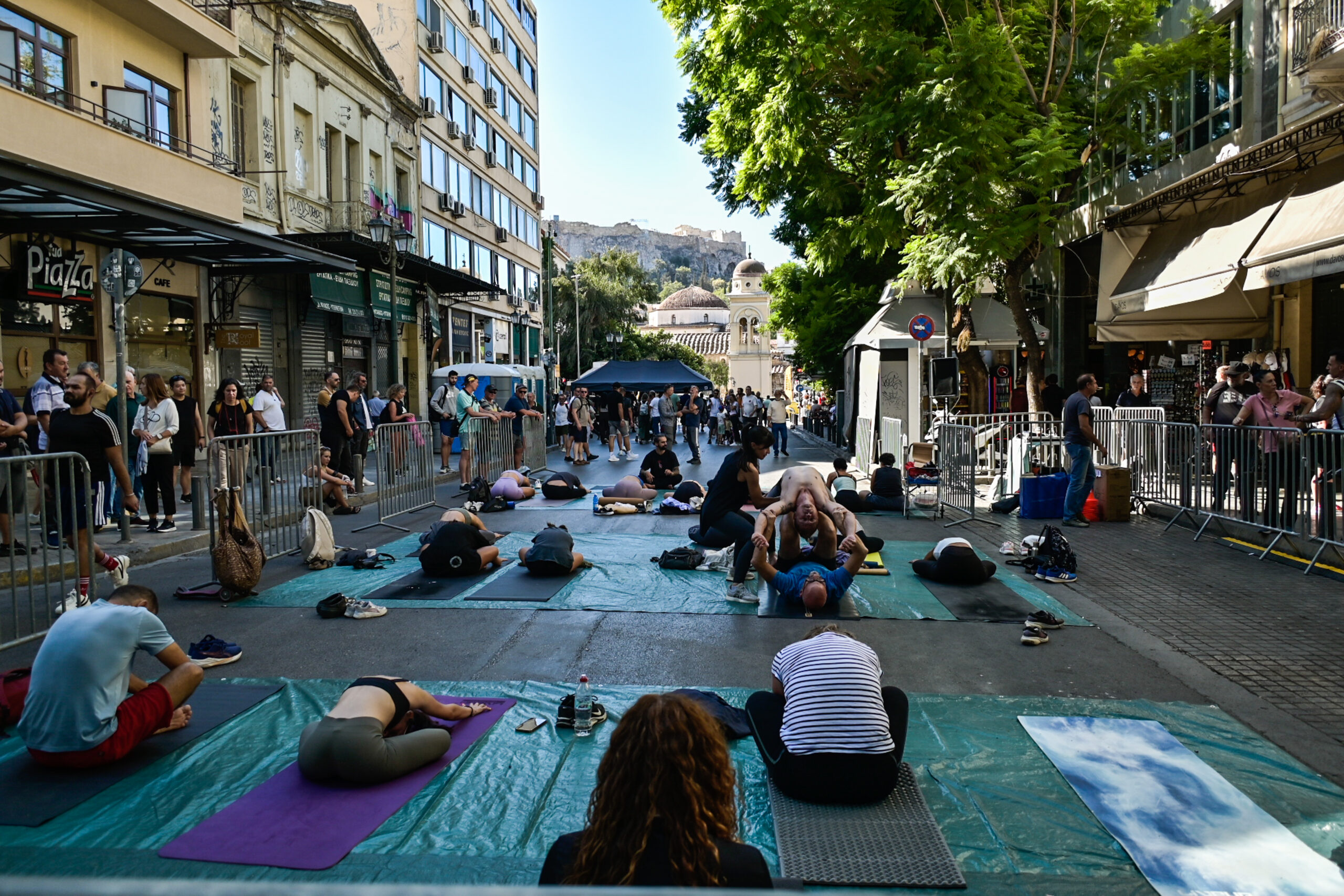 Πολίτες στην οδό Αθηνάς για τις εκδηλώσεις της Ημέρας χωρίς αυτοκίνητο