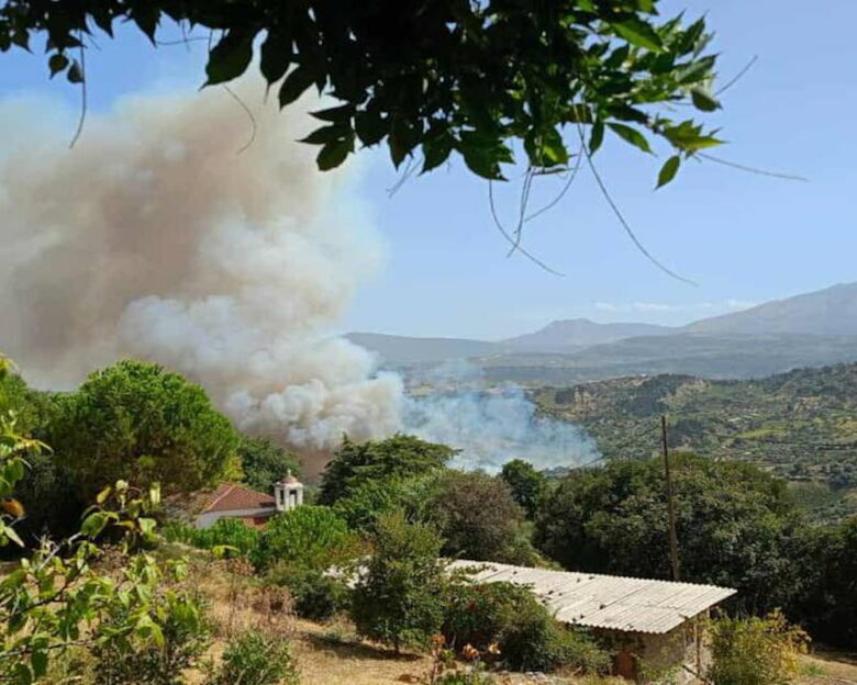 Φωτιά στην Αχαΐα στη περιοχή Άλσος: Επιχειρούν εναέρια μέσα – Ήχησε το 112 για «ετοιμότητα»