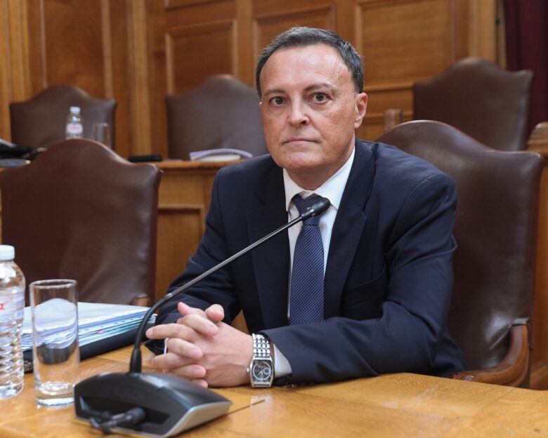 Μπαμπασίδης κατά Τυχεροπούλου του ΟΠΕΚΕΠΕ – « Δεν παρέδιδε το ερμάριο με τα έγγραφα των έλεγχων, το ανοίξαμε με αλυσοπρίονο»