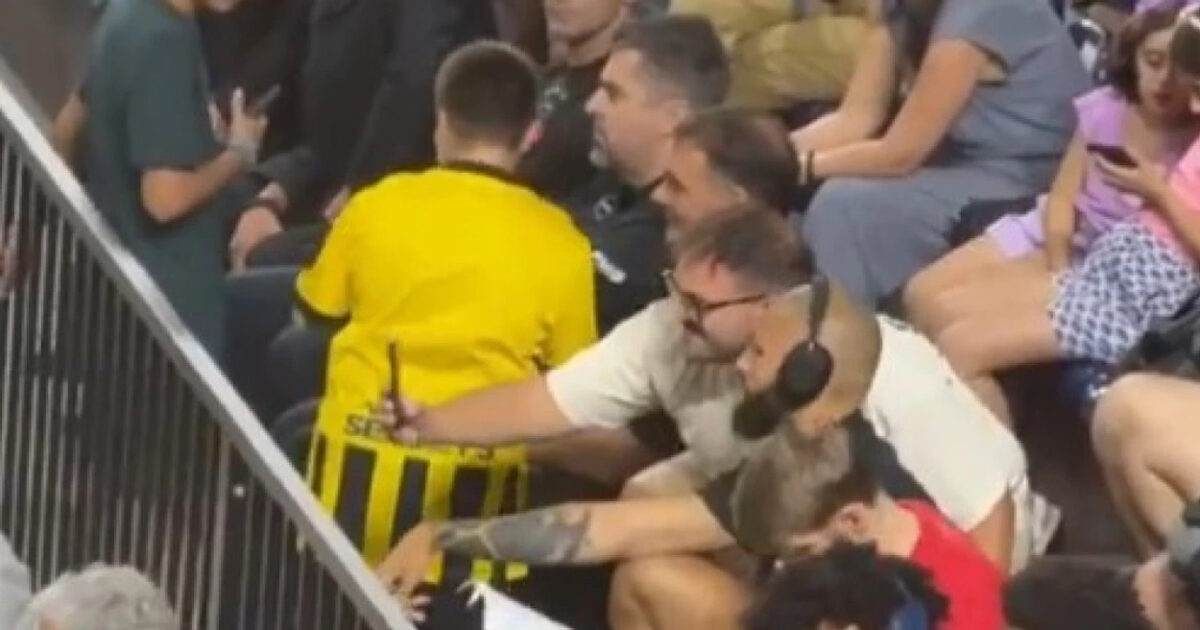 AEK’s little friend took a selfie with George Bardzokas in Rhodes