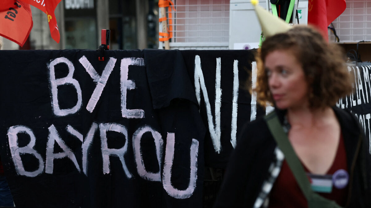 Διαδηλώτρια ενάντια στην κυβέρνηση Μπαϊρού