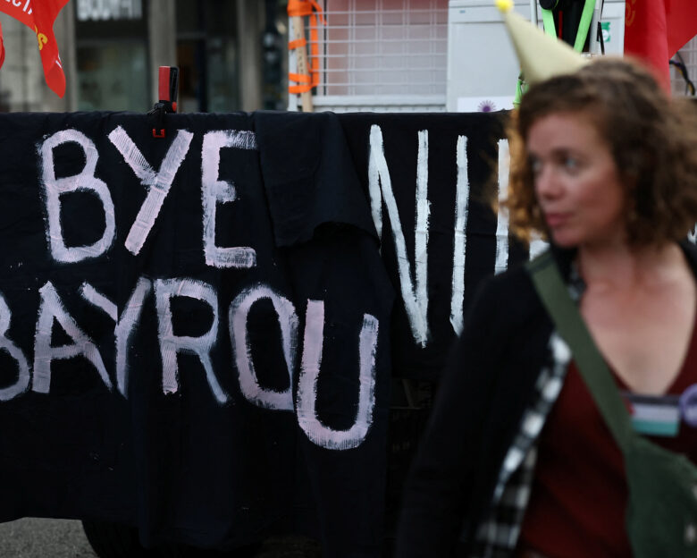 Διαδηλώτρια ενάντια στην κυβέρνηση Μπαϊρού
