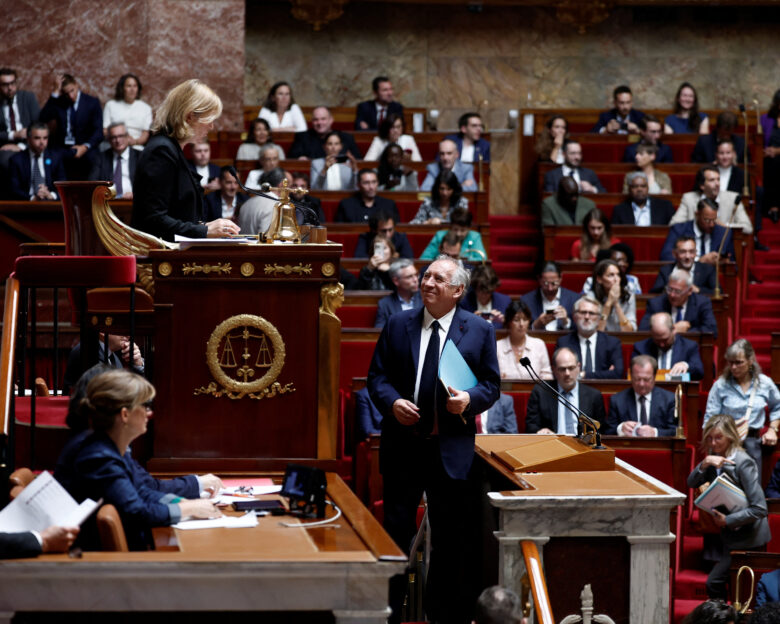 Πολιτική κρίση στη Γαλλία: Ο Φρανσουά Μπαϊρού ξεκίνησε την ομιλία του στο γαλλικό κοινοβούλιο – Live η μάχη για τη ψήφο εμπιστοσύνης