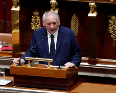 Ο Γάλλος πρωθυπουργός Φρανσουά Μπαϊρού απευθύνεται στην Εθνοσυνέλευση