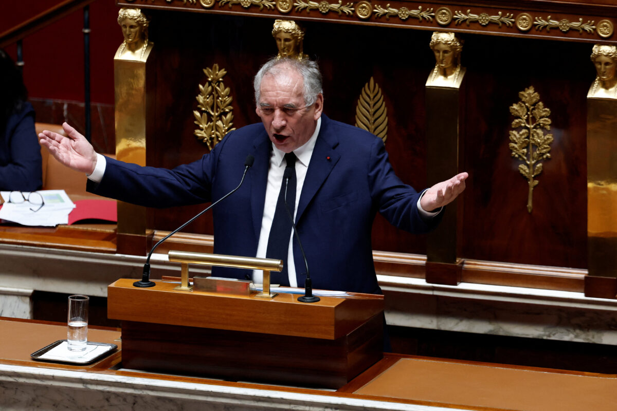 Ο Γάλλος πρωθυπουργός Φρανσουά Μπαϊρού απευθύνεται στην Εθνοσυνέλευση