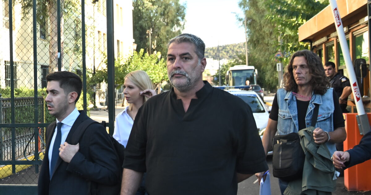 Vasilis Bisbikis: “He never told me he drove 3 cars and gathered a mantra,” says the police officer who spoke with his associate