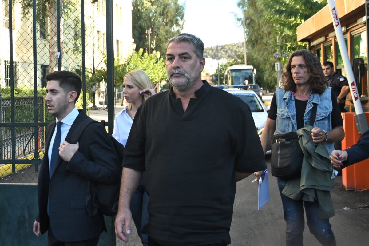 Ο Βασίλης Μπισμπίκης