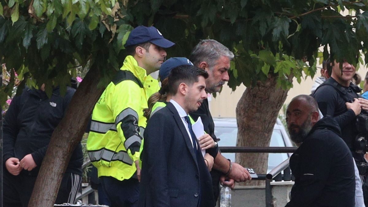 Ο Βασίλης Μπισμπίκης στην Ευελπίδων