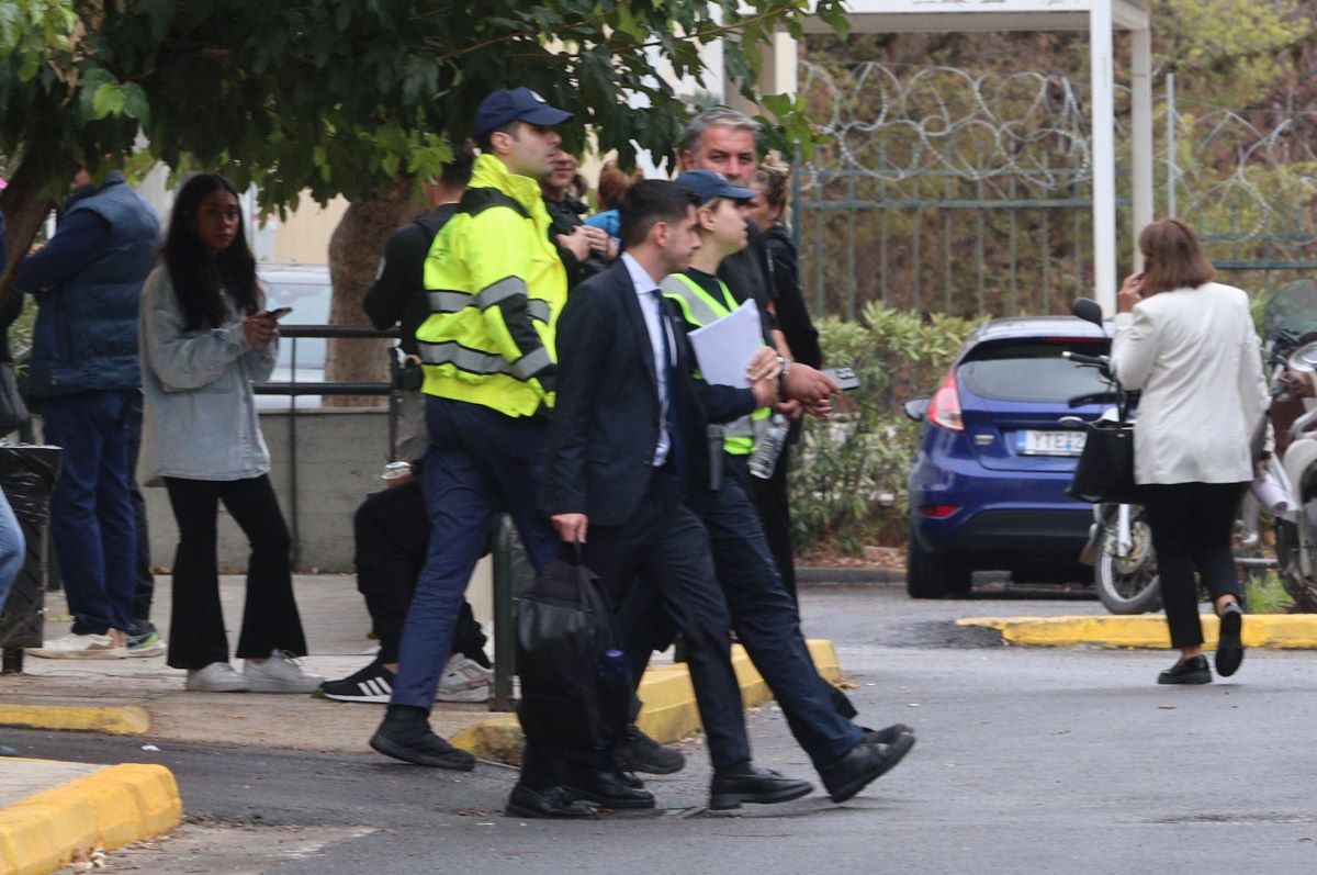 Ο Βασίλης Μπισμπίκης στην Ευελπίδων
