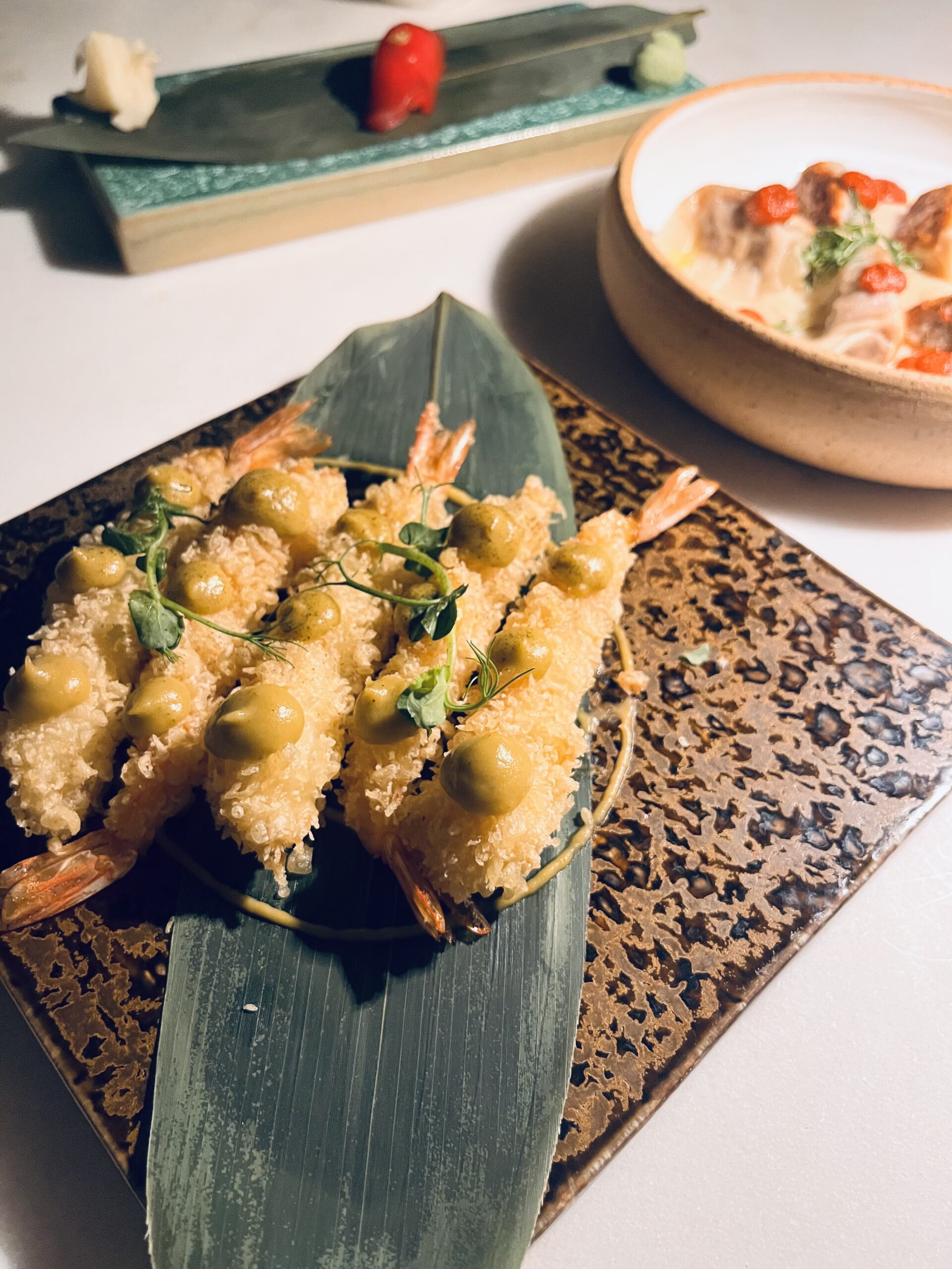 Oι γαρίδες tempura με τη σάλτσα πρασοσέλινου ενώνουν την Ασία με την Ελλάδα