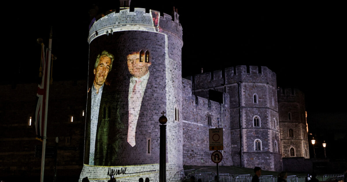 Britain: Activists have shown photos of Trump with Estain in Windsor Castle