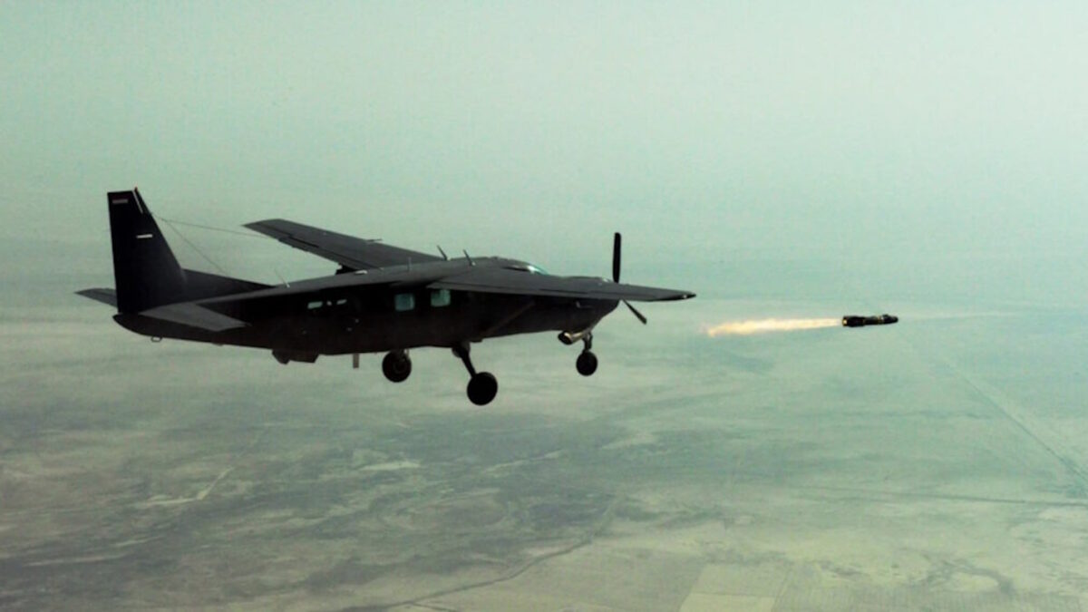 Cessna Caravan εκτοξεύει πύραυλο Helffire
