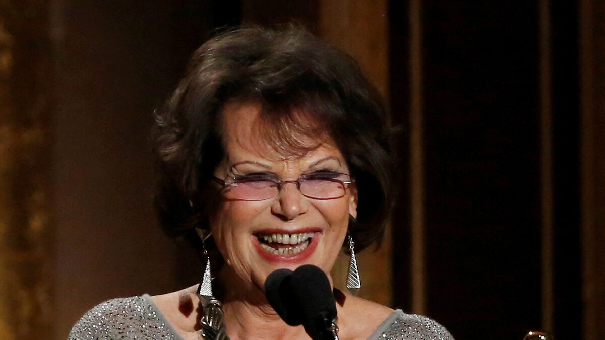 Η Claudia Cardinale παραλαμβάνει Τιμητικό Βραβείο στην Ετήσια Τελετή Απονομής της Ακαδημίας Κινηματογραφικών Τεχνών και Επιστημών στο Χόλιγουντ