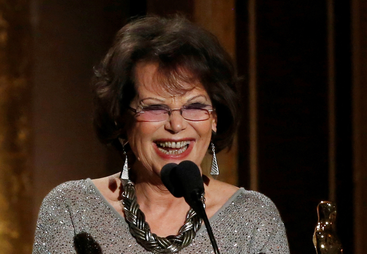 Η Claudia Cardinale παραλαμβάνει Τιμητικό Βραβείο στην Ετήσια Τελετή Απονομής της Ακαδημίας Κινηματογραφικών Τεχνών και Επιστημών στο Χόλιγουντ