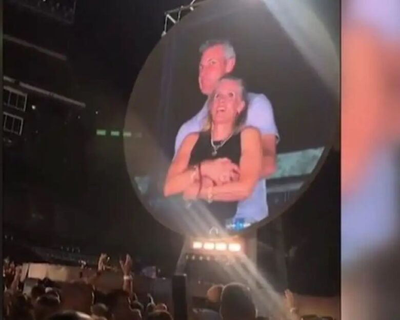 Coldplay: Η ερωμένη που «πιάστηκε» στην kiss cam του live, καταθέτει αίτηση διαζυγίου – «Δεν είναι κατάλληλη για σύζυγος»
