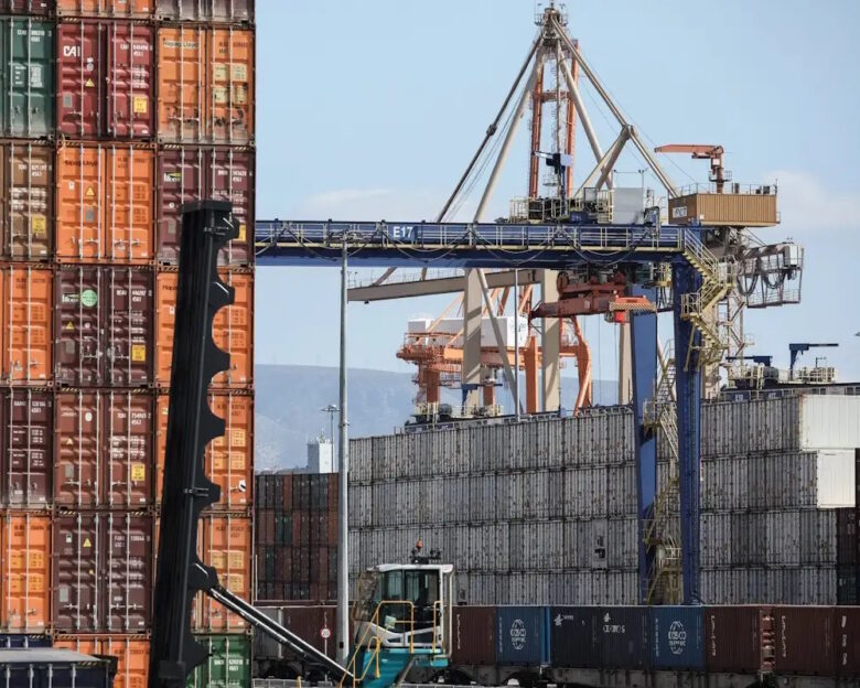Βουτιά 16,8% στις ελληνικές εξαγωγές εκτός ΕΕ τον Ιούλιο 2025