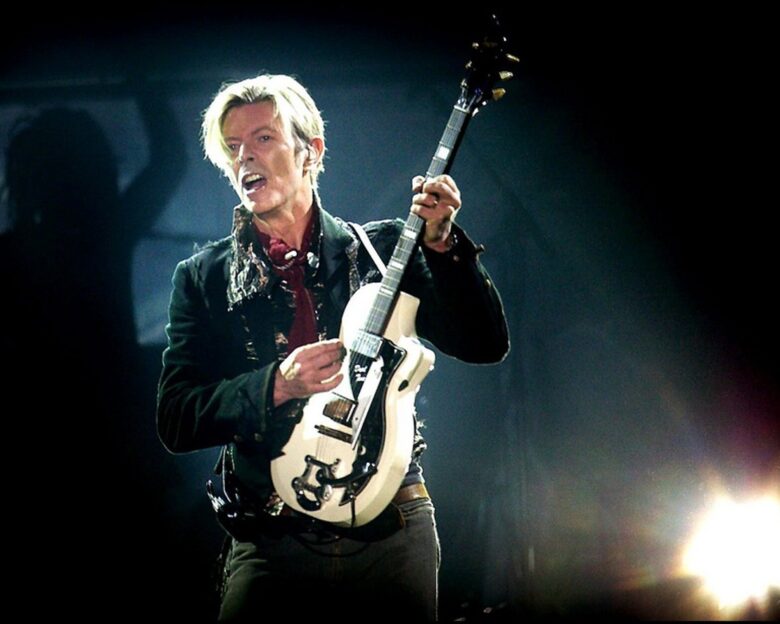 David Bowie: Ήρθε στο φως το τελευταίο μυστικό του πρότζεκτ – Ετοίμαζε «το μιούσικαλ του 18ου αιώνα»