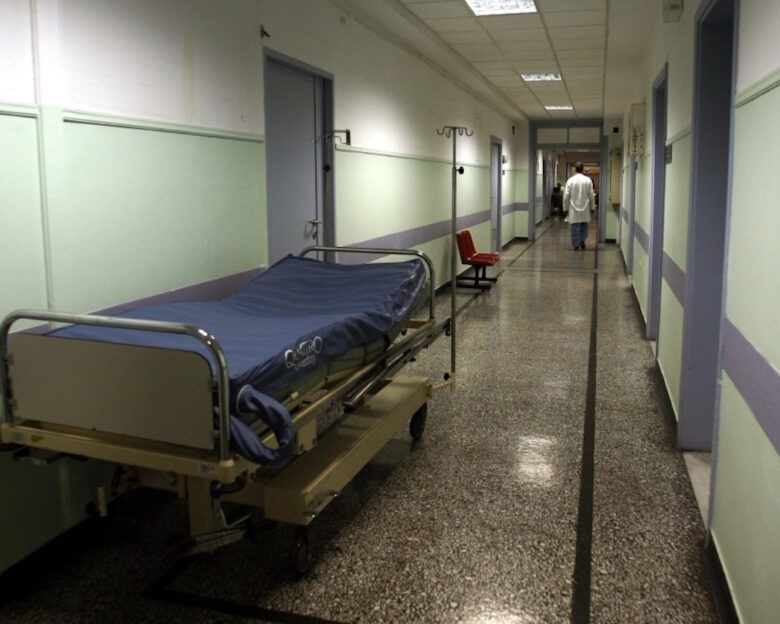 Θεσσαλονίκη: Δύο 16χρονες κατανάλωσαν αλκοόλ και η μία μεταφέρθηκε αναίσθητη στο νοσοκομείο – Συνελήφθησαν οι μητέρες τους