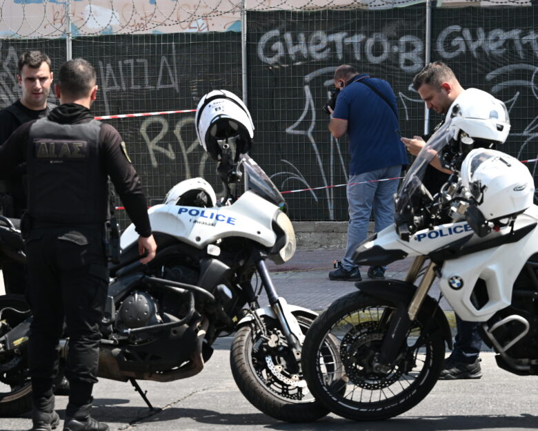 Κινηματογραφική καταδίωξη γιου επιχειρηματία: Τραυμάτισε αστυνομικό με την πανάκριβη Mercedes του και συνελήφθη