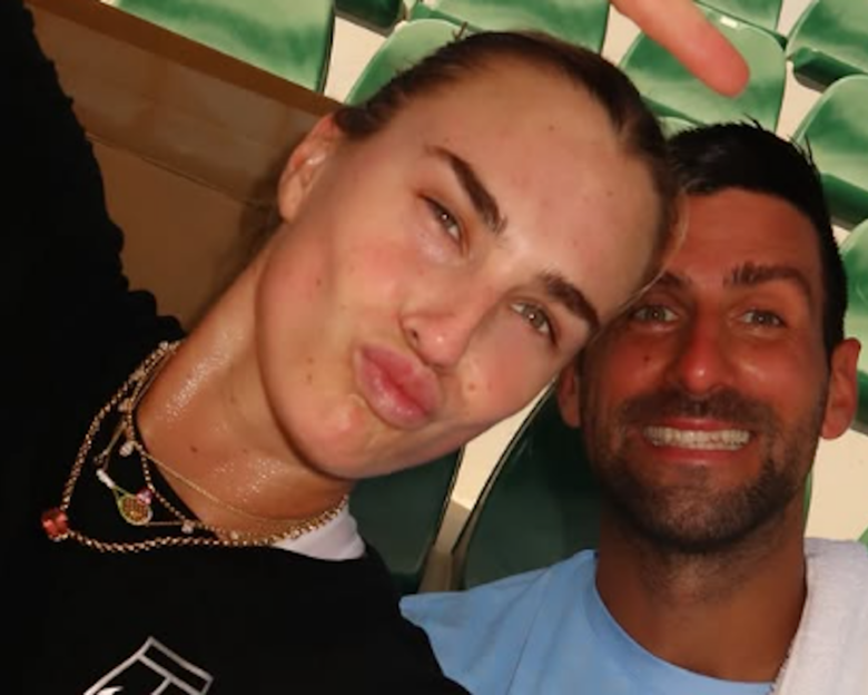 Η selfie της Αρίνα Σαμπαλένκα με τον Νόβακ Τζόκοβιτς στην Αθήνα