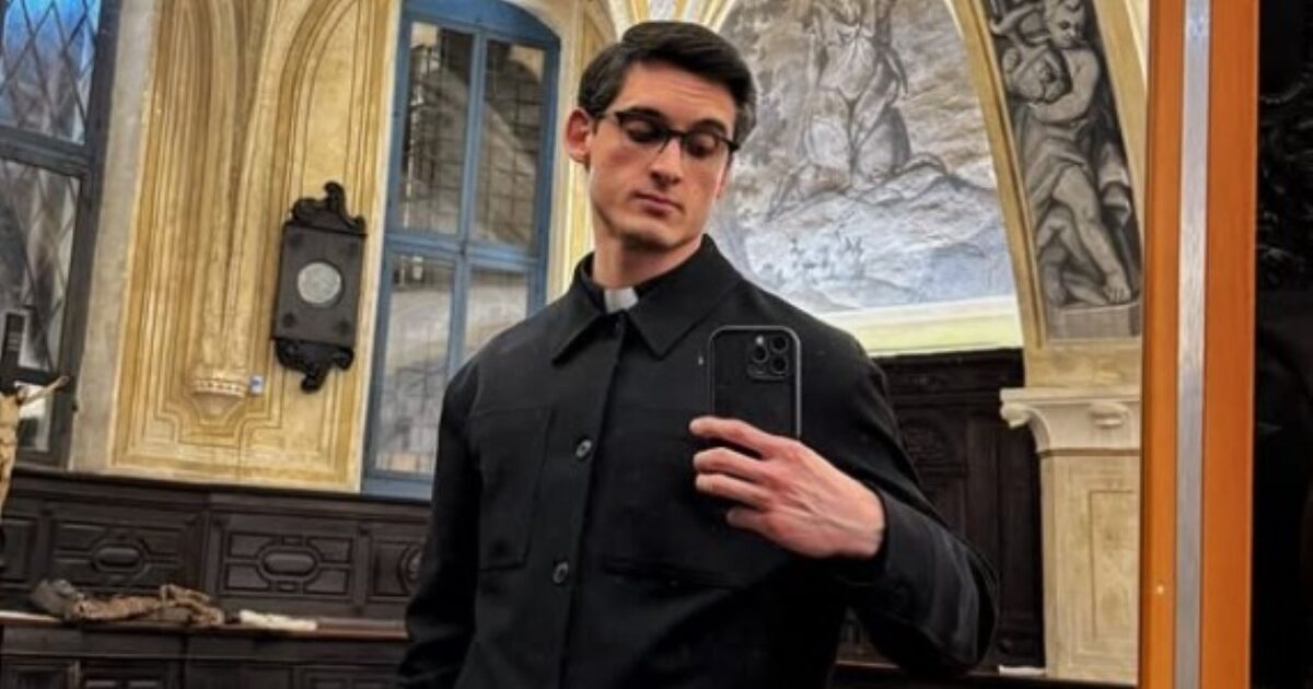 Italy: A rage by sexy priest advertising on Instagram dietary supplements – “Shortly she will throw the rashes” write