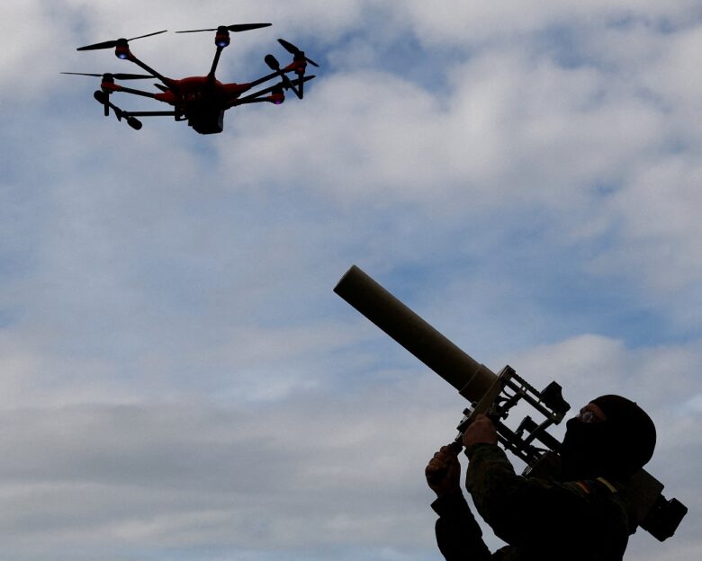Τα drones κάνουν «κόσκινο» τον εναέριο χώρο της Ευρώπης – Οι κίνδυνοι από τις παραβιάσεις και το ρίσκο των καταρρίψεων