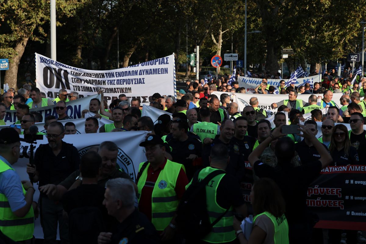 Πορεία ενστόλων στη ΔΕΘ