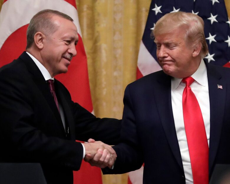 Bloomberg: Ο Ερντογάν στον Λευκό Οίκο με «λίστα αγορών» 50 δισ. δολαρίων – Τι σηματοδοτεί το bromance με τον Τραμπ