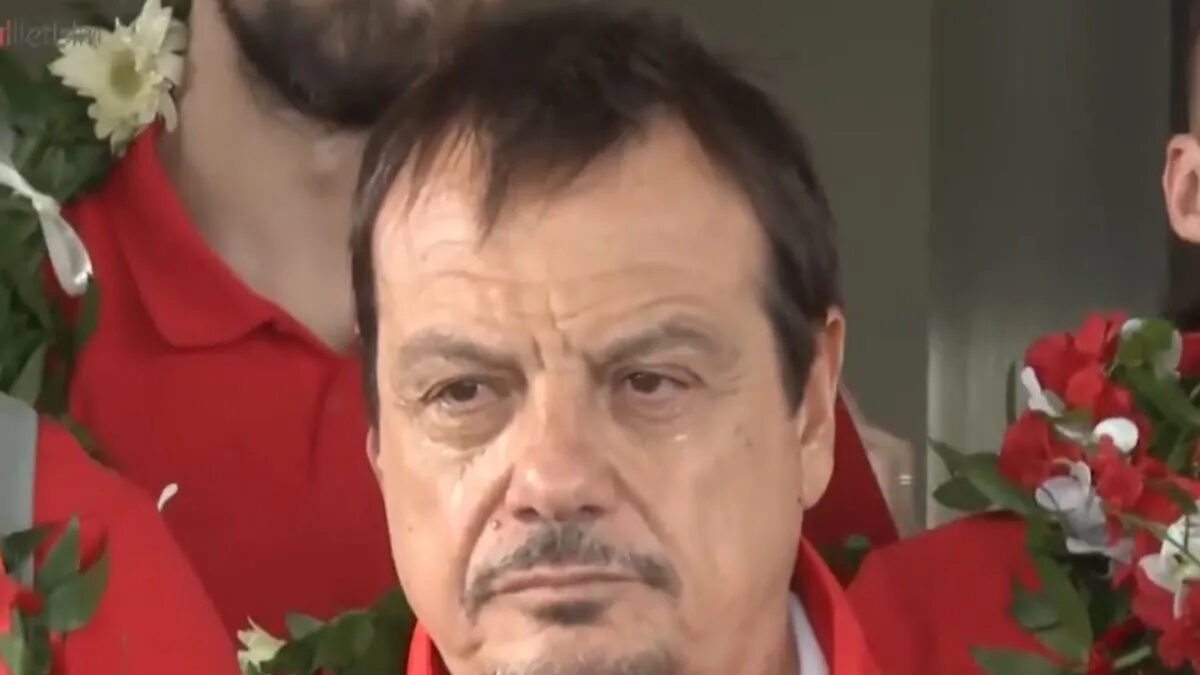 Ο Εργκίν Αταμάν ξέσπασε σε κλάματα στην υποδοχή της αποστολής της Εθνικής Τουρκίας