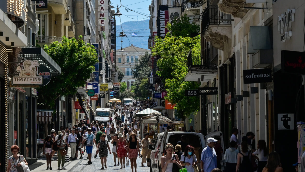 Κόσμος στην Ερμού