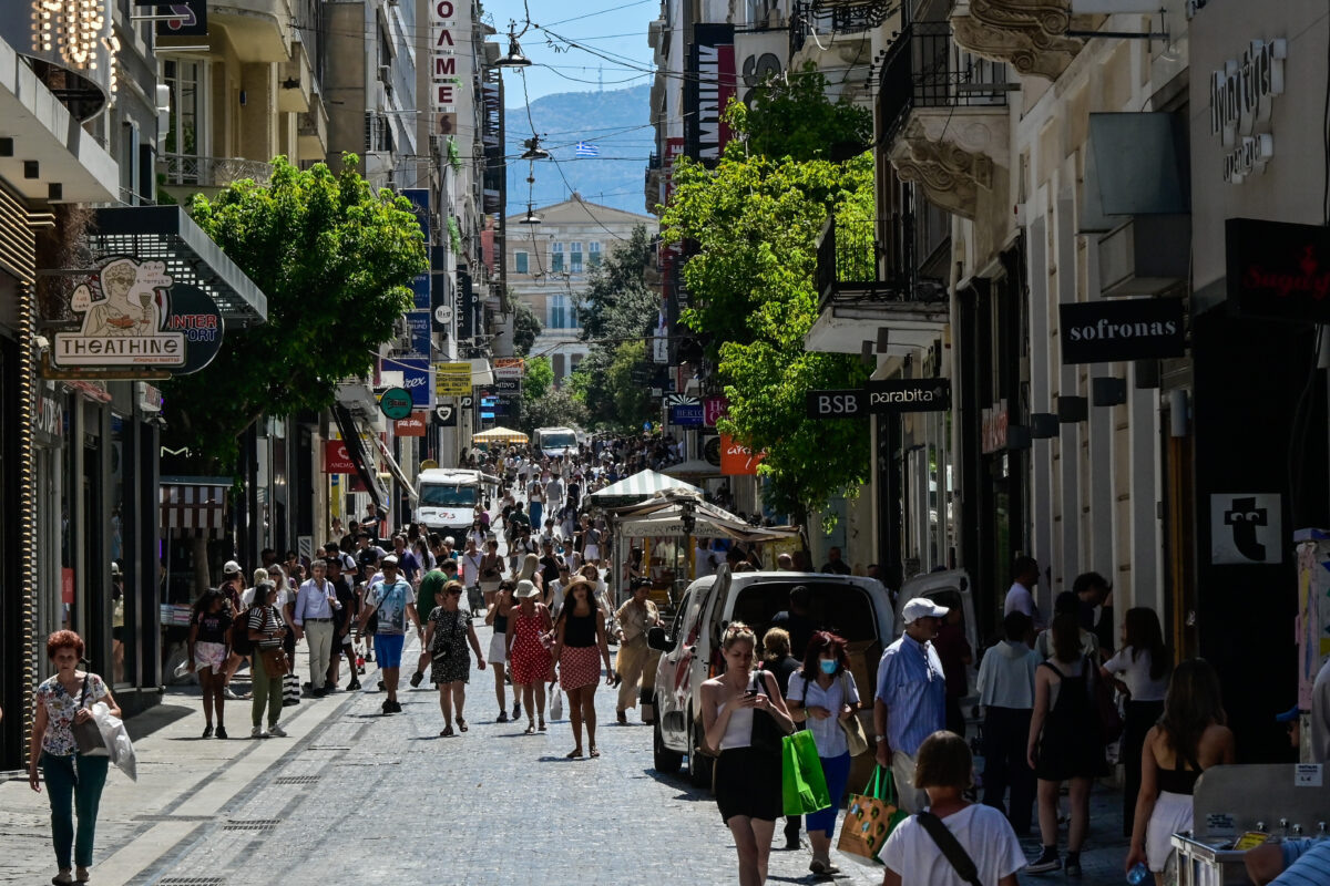 Κόσμος στην Ερμού
