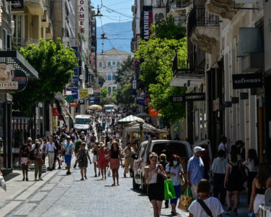 Κόσμος στην Ερμού