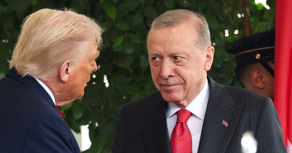 In a warm climate, the Trump – Erdogan meeting: The “Big Bazaar” for F35, F16 and Patriot, the beach and the Theological School of Halki