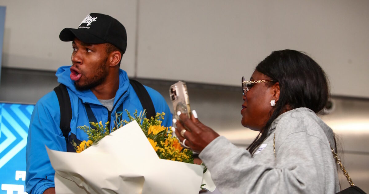 The “bronze” of the national basketball team received a warm welcome in Greece – moving images with international families